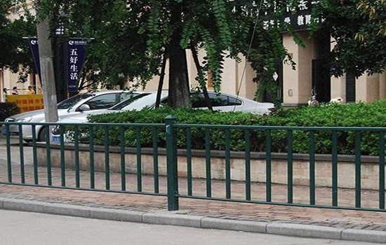 鐵藝道路<a href=http://52zoo.com target=_blank class=infotextkey>護(hù)欄</a>