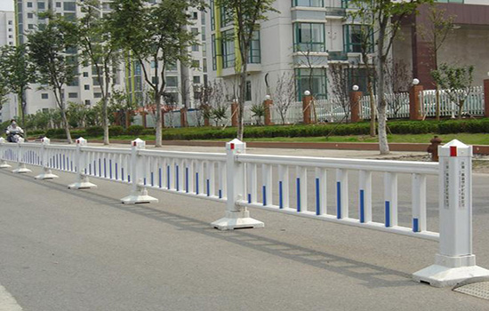 道路隔離<a href=http://52zoo.com target=_blank class=infotextkey>護(hù)欄</a>